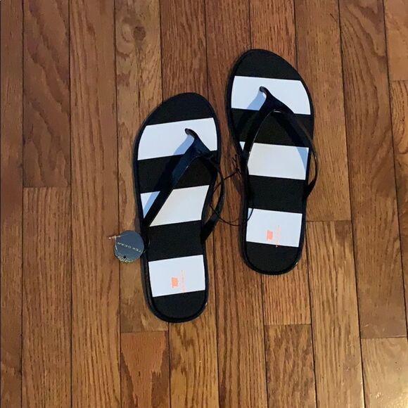 tek gear Shoes - NWT FLIP FLOPS BY Tek Gear